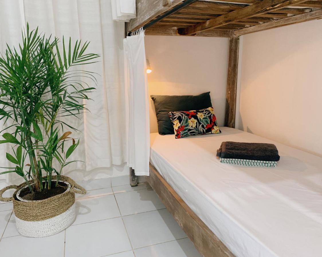 Surfers House Hotel Kuta  Ngoại thất bức ảnh