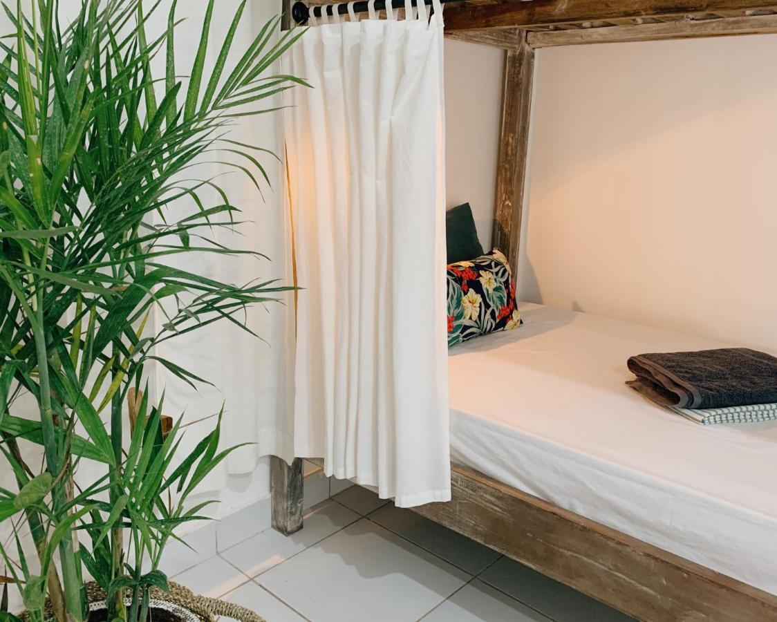 Surfers House Hotel Kuta  Ngoại thất bức ảnh