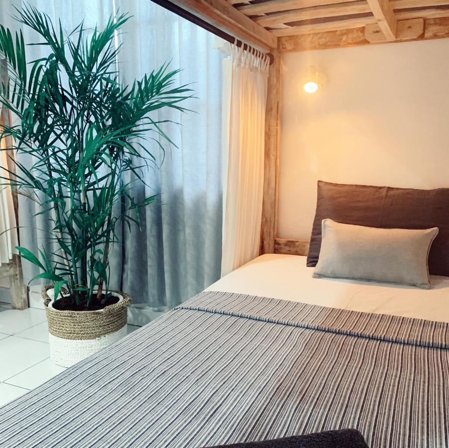 Surfers House Hotel Kuta  Ngoại thất bức ảnh