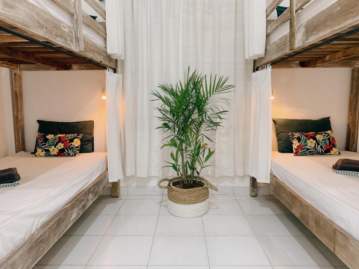 Surfers House Hotel Kuta  Ngoại thất bức ảnh